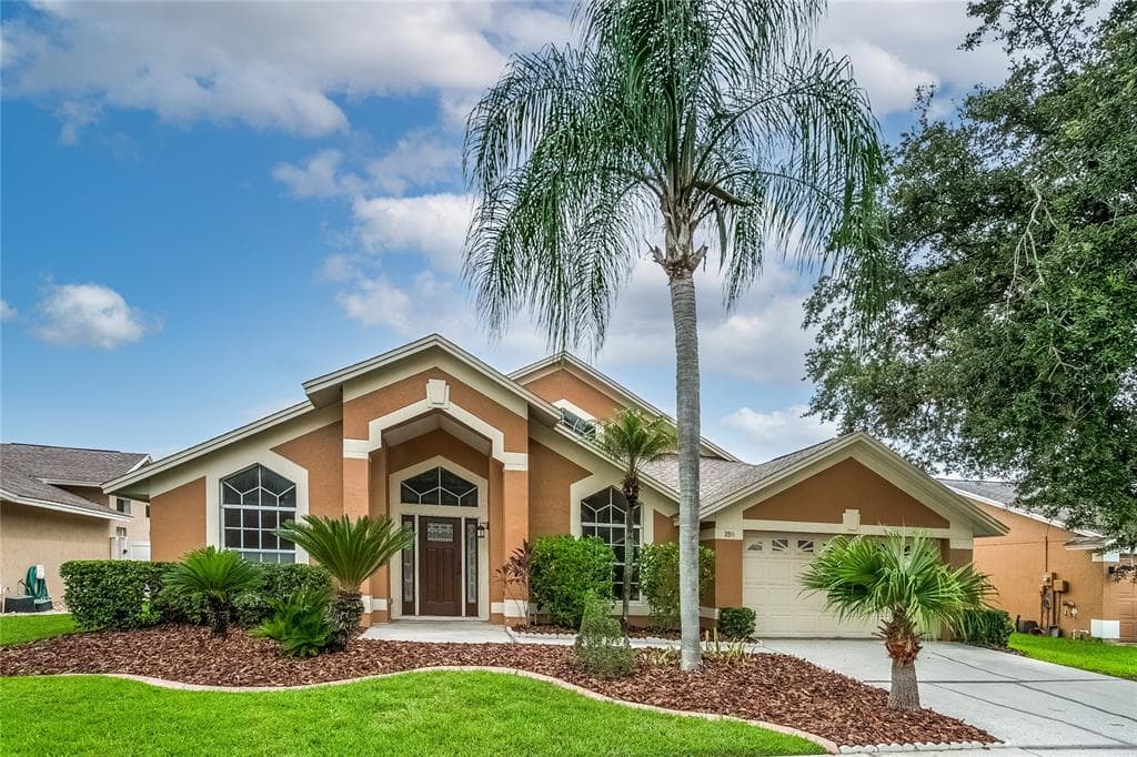 3911 YELLOW FINCH LN LUTZ, FL 33558