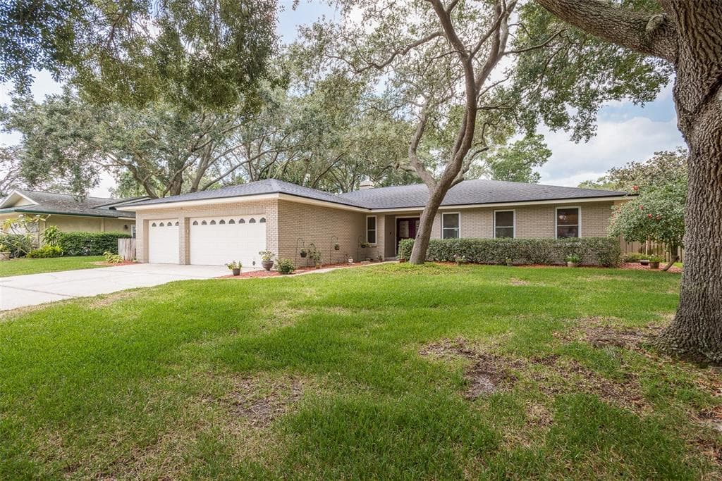 3264 HYDE PARK DRIVE CLEARWATER, FL 33761