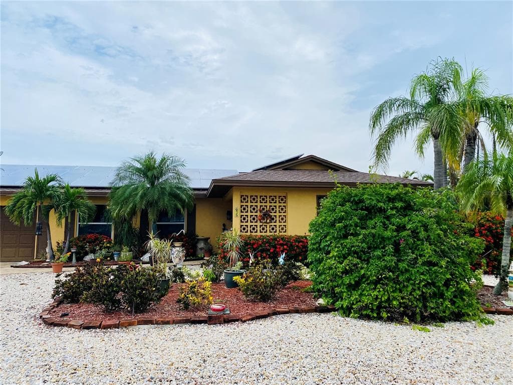 615 GLADSTONE LANE HOLMES BEACH, FL 34217