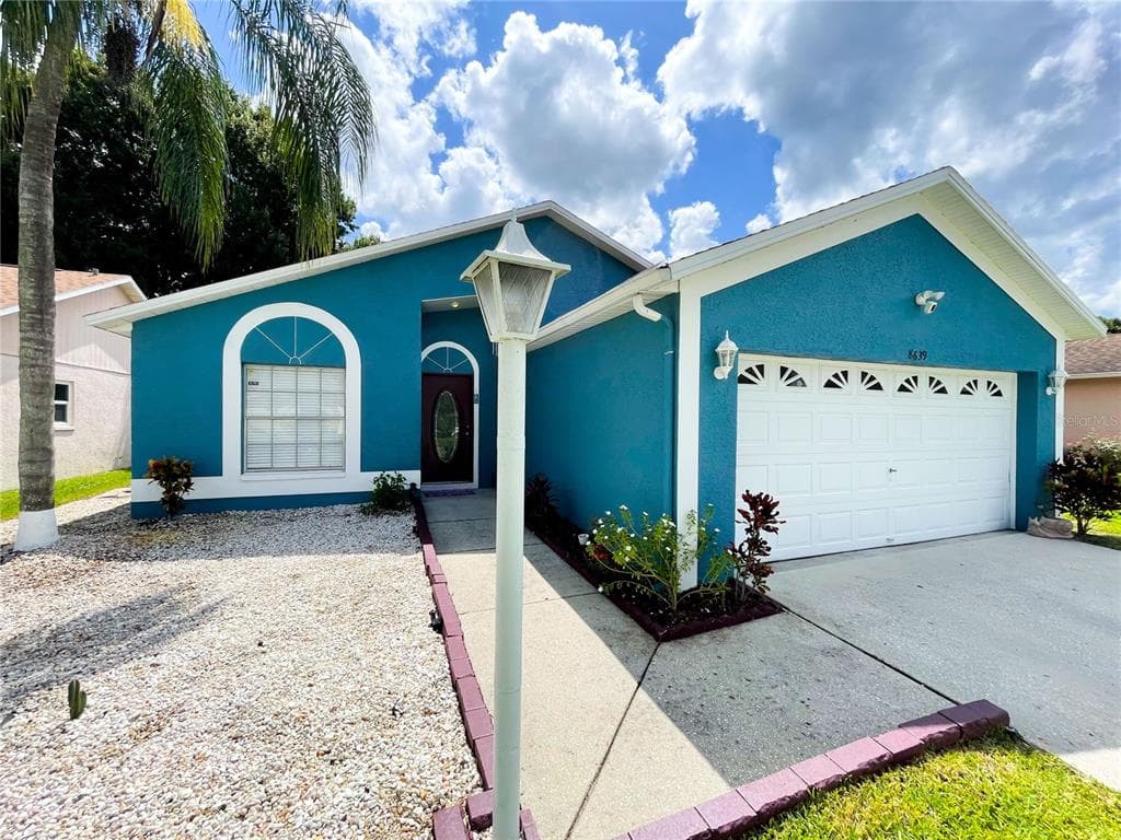 8639 HUNTFIELD STREET TAMPA, FL 33635