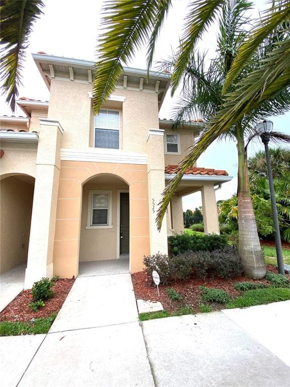 5525 PARADISE CAY CIRCLE KISSIMMEE, FL 34746