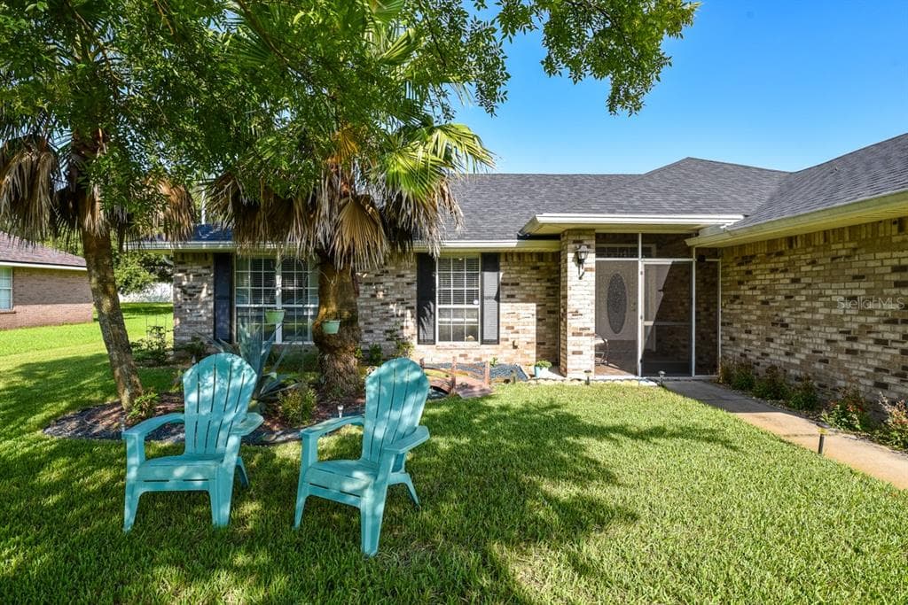 3 LYNDENHURST LANE PALM COAST, FL 32137