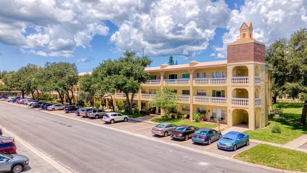 2226 SWITZERLAND WAY UNIT 32 CLEARWATER, FL 33763