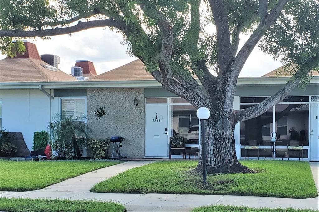 4348 TAHITIAN GARDENS CIRCLE UNIT B HOLIDAY, FL 34691