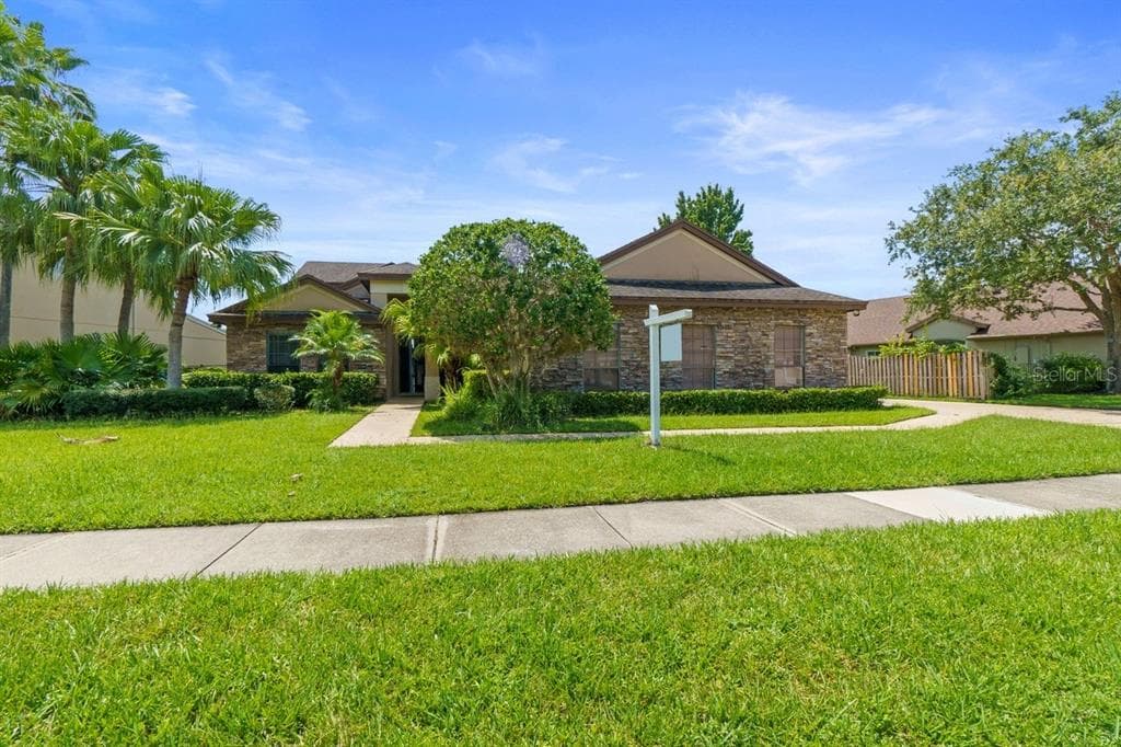 639 CEDAR FOREST CIRCLE ORLANDO, FL 32828
