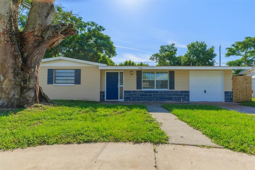 1300 HONOR DRIVE HOLIDAY, FL 34690