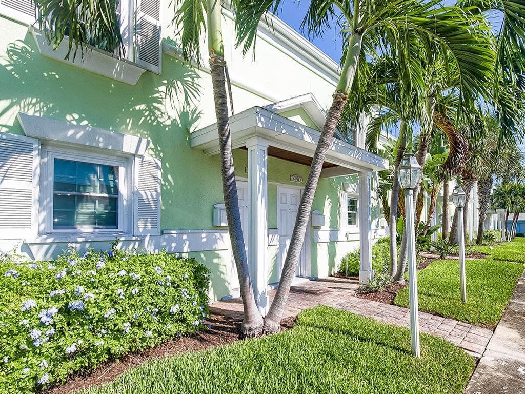 4781 COQUINA KEY DRIVE SE ST PETERSBURG, FL 33705