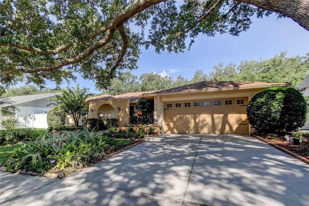 4211 HOLLOWTRAIL DRIVE TAMPA, FL 33624