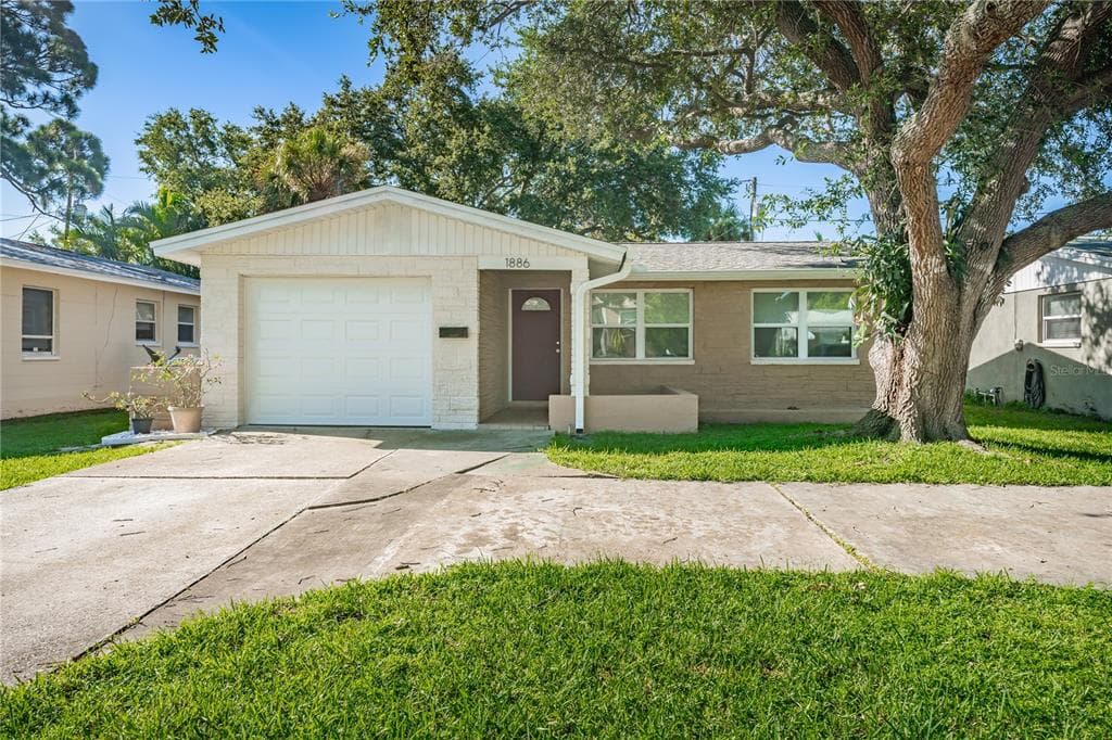 1886 NEW HAMPSHIRE AVENUE NE ST PETERSBURG, FL 33703