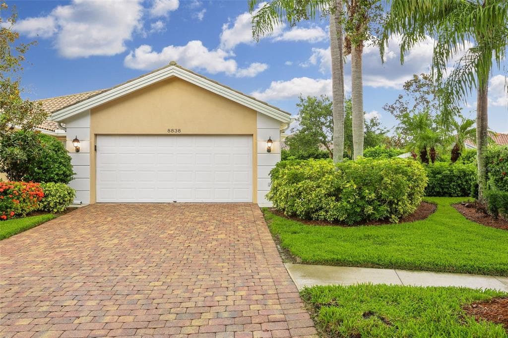 8838 ESTEPONA COURT SARASOTA, FL 34238