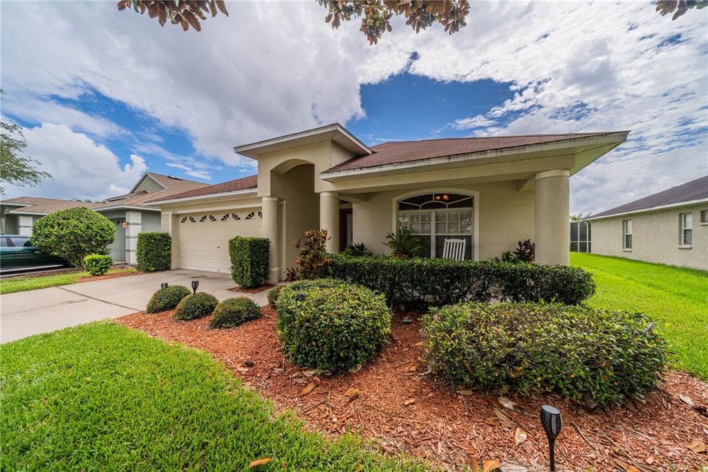 12813 STANDBRIDGE DRIVE RIVERVIEW, FL 33579