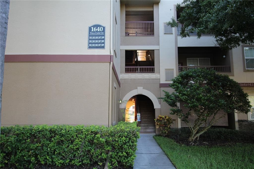 1640 VILLA CAPRI CIRCLE UNIT 307