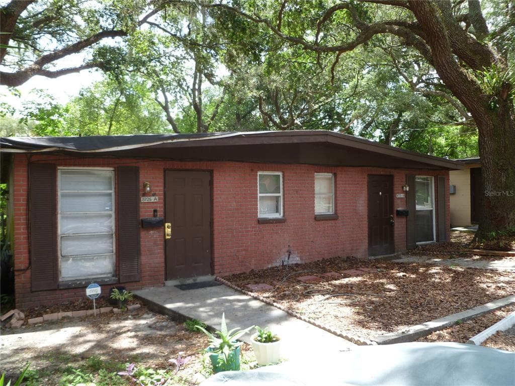 8725 N 48TH STREET TAMPA, FL 33617