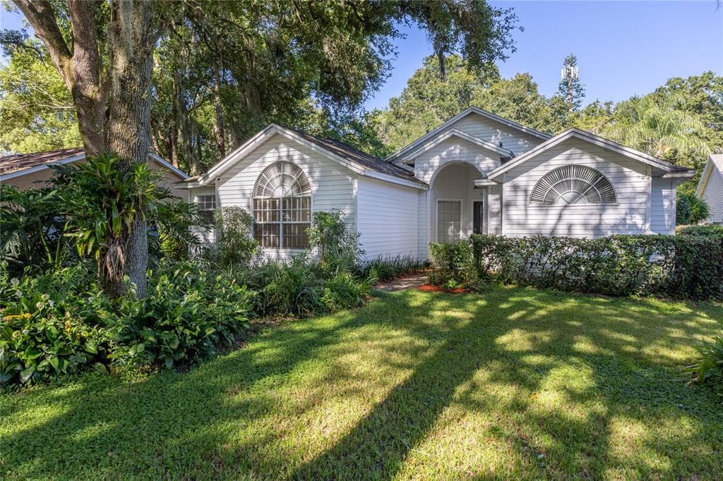 18136 SWAN LAKE DRIVE LUTZ, FL 33549