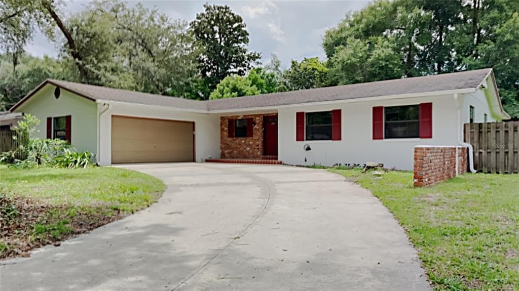 2206 E PLYMOUTH AVENUE DELAND, FL 32724