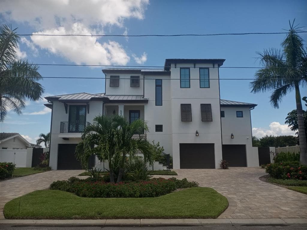 532 BELLE POINT DRIVE