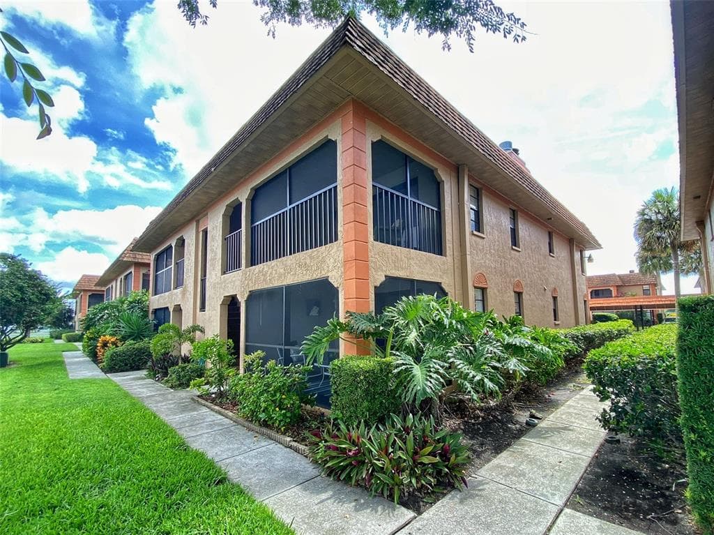 10180 SEMINOLE ISLAND DRIVE UNIT 10180 LARGO, FL 33773