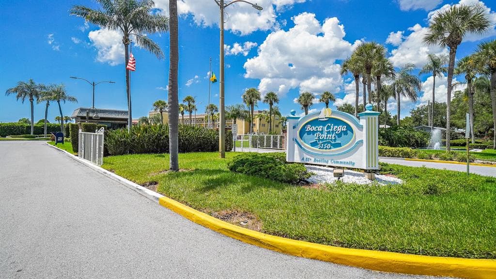 206 BOCA CIEGA POINT BOULEVARD N UNIT 206 ST PETERSBURG, FL 33708
