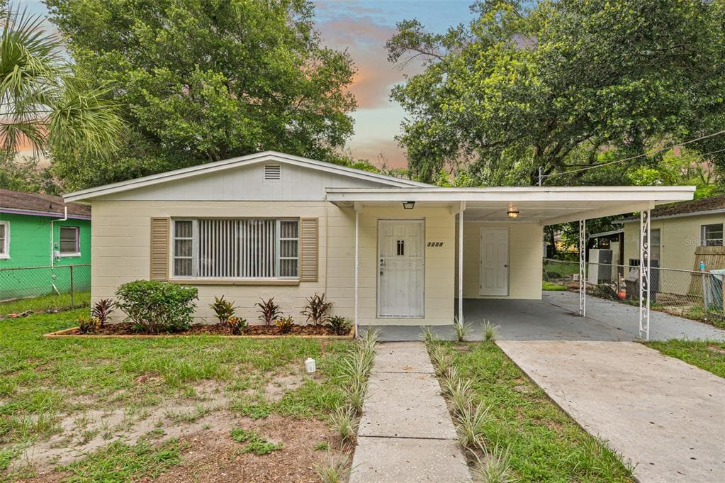 3208 E CARACAS STREET TAMPA, FL 33610