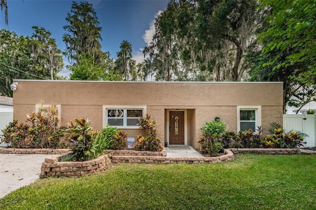 5704 HALF MOON LAKE ROAD TAMPA, FL 33625