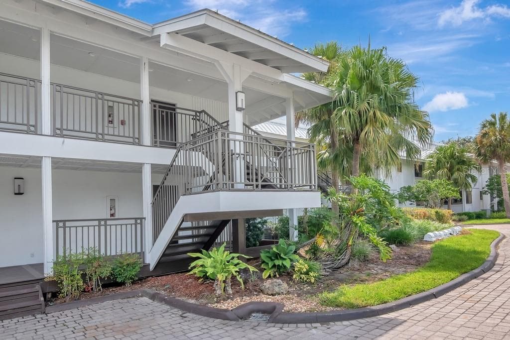 4762 FOX HUNT DRIVE UNIT A305 WESLEY CHAPEL, FL 33543