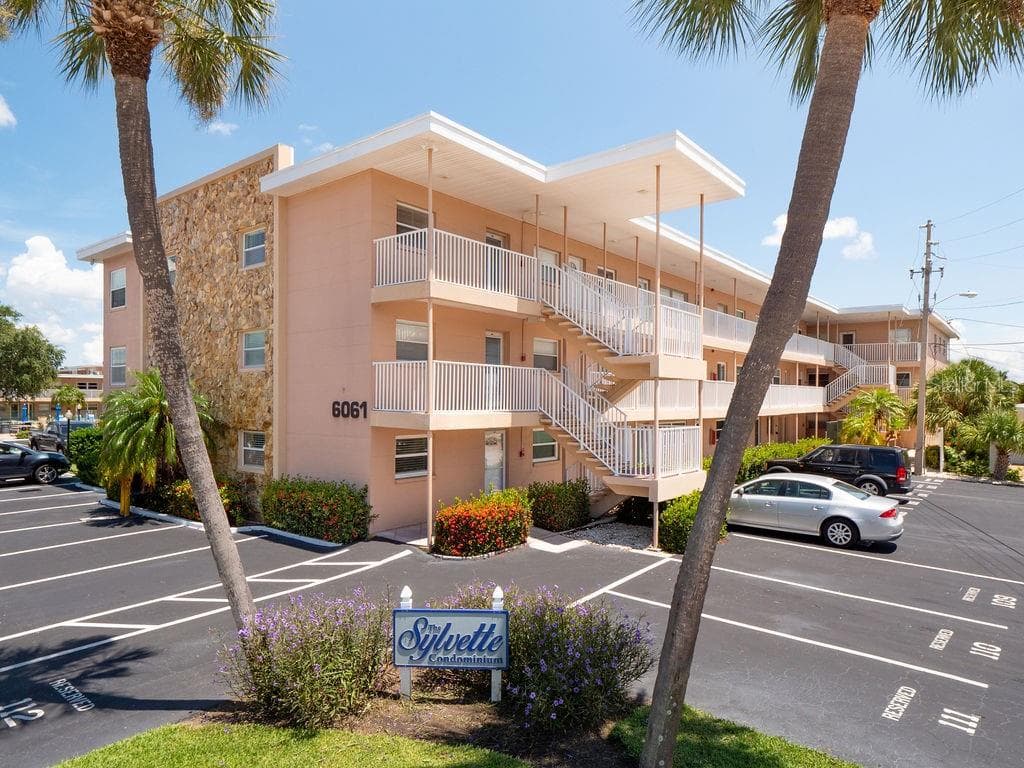 6061 2ND STREET E UNIT 50 ST PETE BEACH, FL 33706