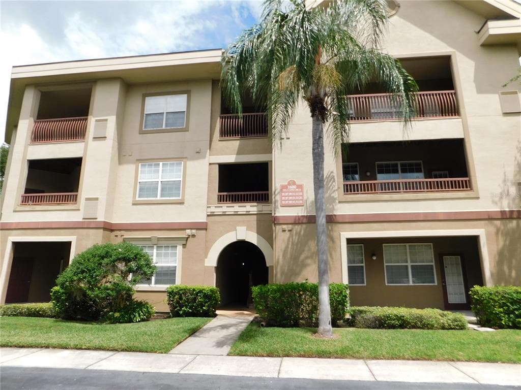 1600 VILLA CAPRI CIRCLE UNIT 215 ODESSA, FL 33556