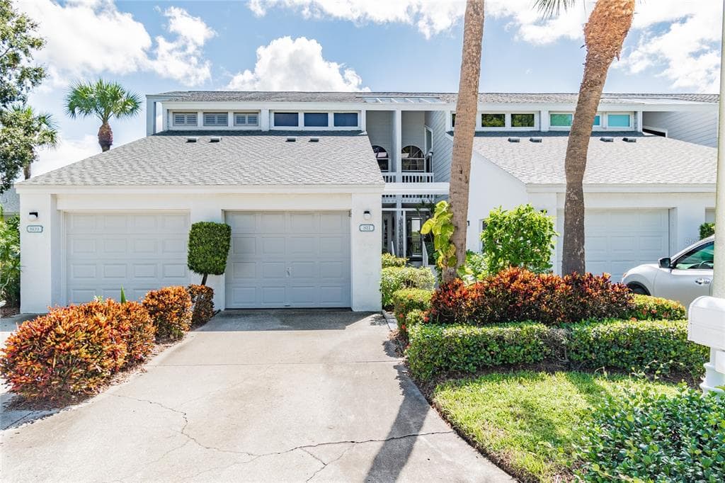 811 WATERSIDE LANE