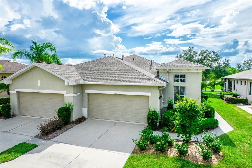 1206 LYNDHURST GREENS DRIVE SUN CITY CENTER, FL 33573