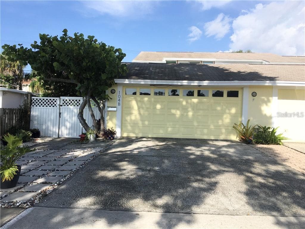 104 COLUMBIA DRIVE UNIT B TAMPA, FL 33606
