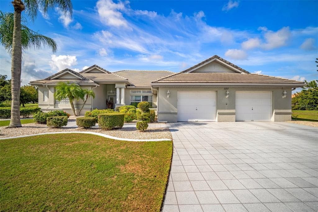2207 WESTMINSTER MANOR LANE SUN CITY CENTER, FL 33573