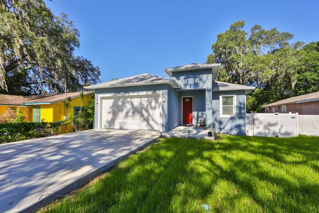 8704 EL PORTAL DRIVE TAMPA, FL 33604