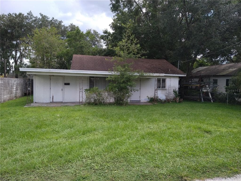 1509 CHARLES AVENUE PLANT CITY, FL 33563