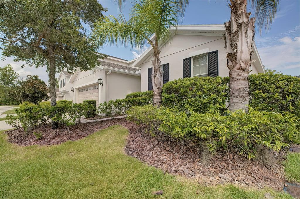 8120 HAMPTON VIEW LANE TAMPA, FL 33647