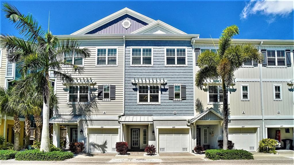 6033 MOORINGS DRIVE S ST PETERSBURG, FL 33712