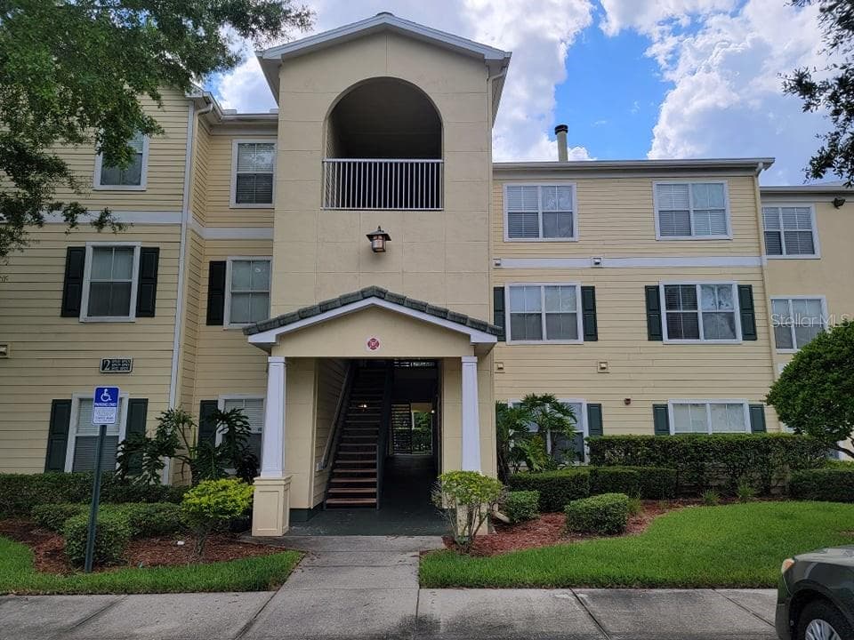 18523 BRIDLE CLUB DRIVE UNIT 18523 TAMPA, FL 33647