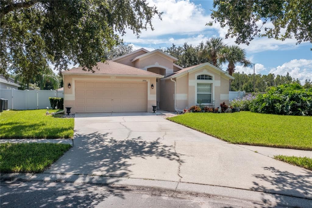 3706 LONEWOOD COURT LAND O LAKES, FL 34638