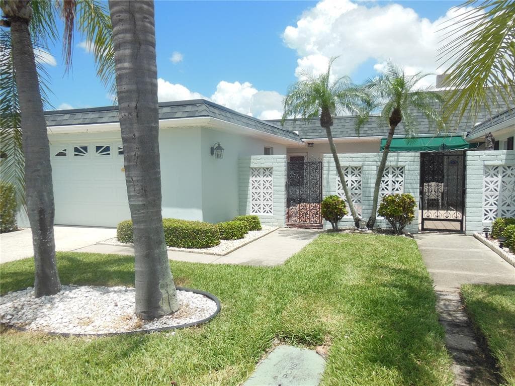 285 BOCA CIEGA POINT BOULEVARD N ST PETERSBURG, FL 33708