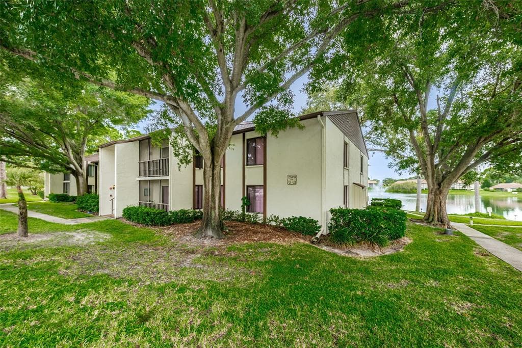 2523 PINE RIDGE WAY S UNIT F1 PALM HARBOR, FL 34684