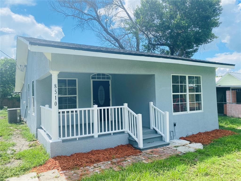 8510 N HIGHLAND AVENUE TAMPA, FL 33604