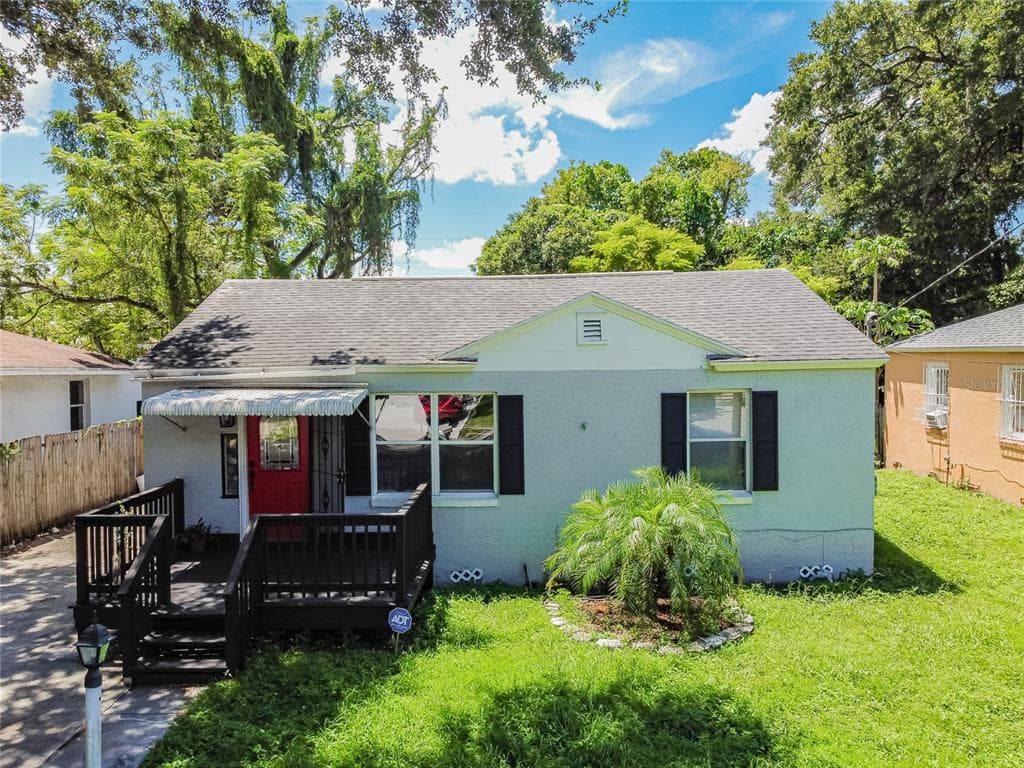 1427 E MOHAWK AVENUE TAMPA, FL 33604