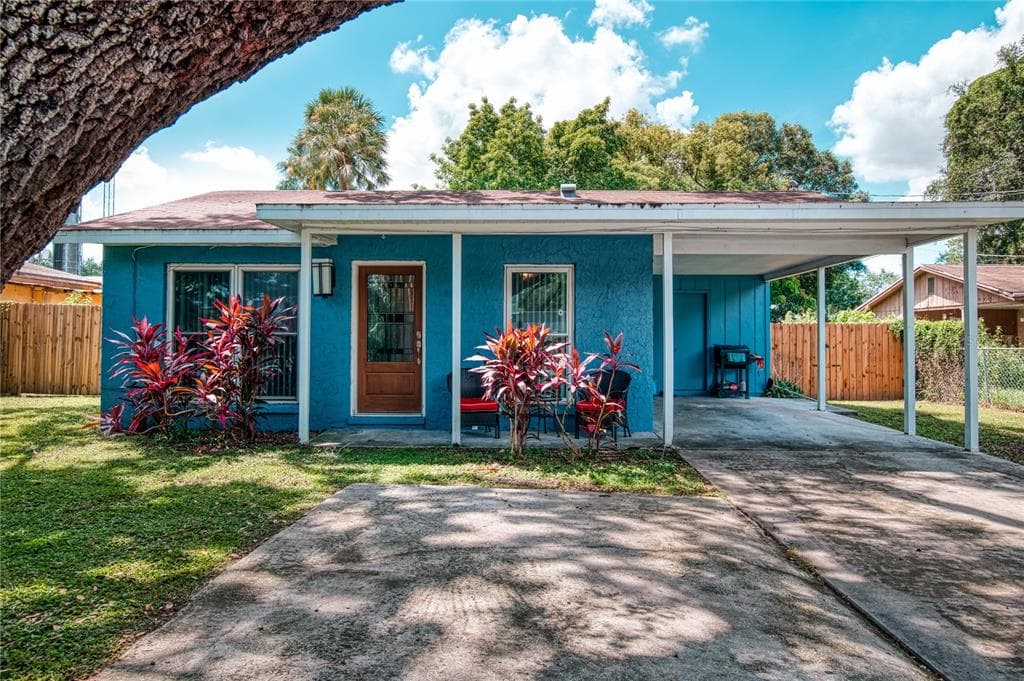 813 E HANNA AVENUE TAMPA, FL 33604