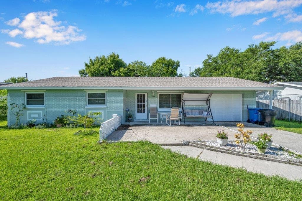 300 74TH AVENUE NE ST PETERSBURG, FL 33702