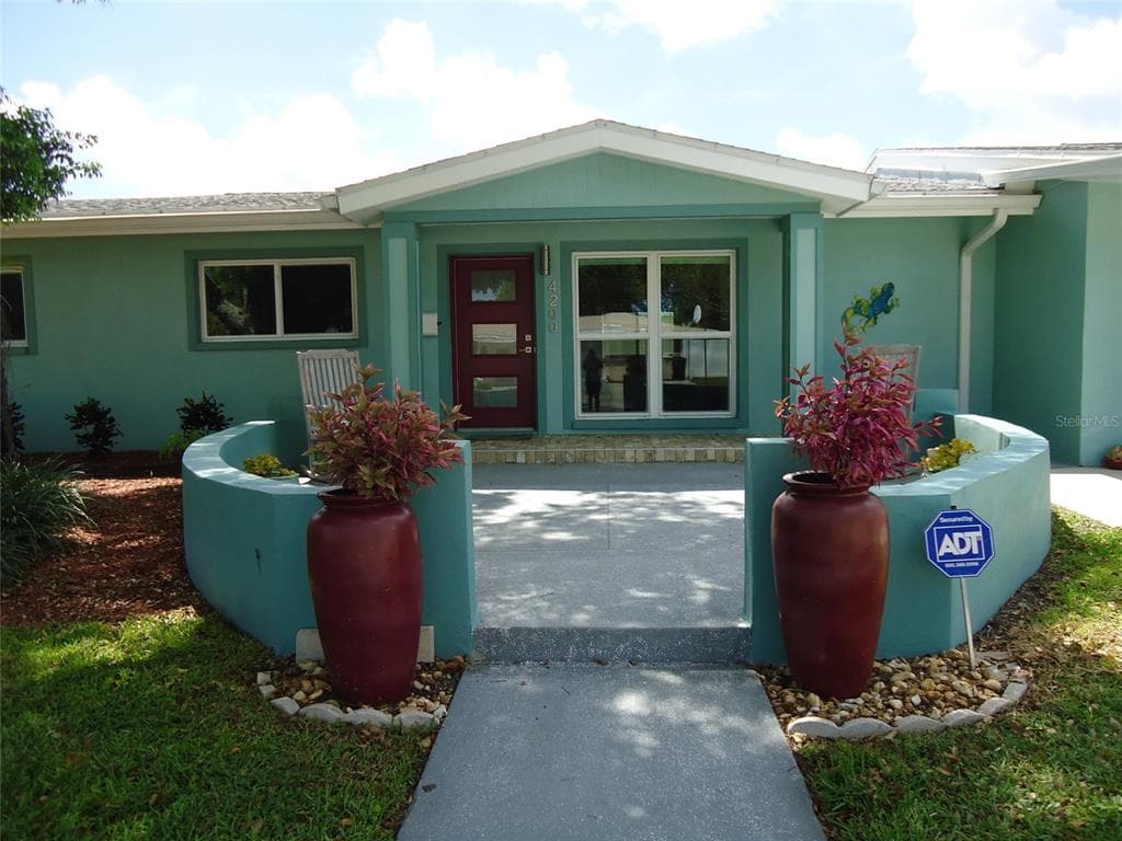 4200 MAPLE STREET NE ST PETERSBURG, FL 33703
