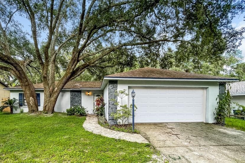 2325 FORREST CREST CIRCLE LUTZ, FL 33549