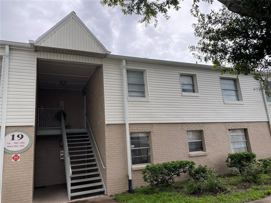 7210 N MANHATTAN AVENUE UNIT 1912