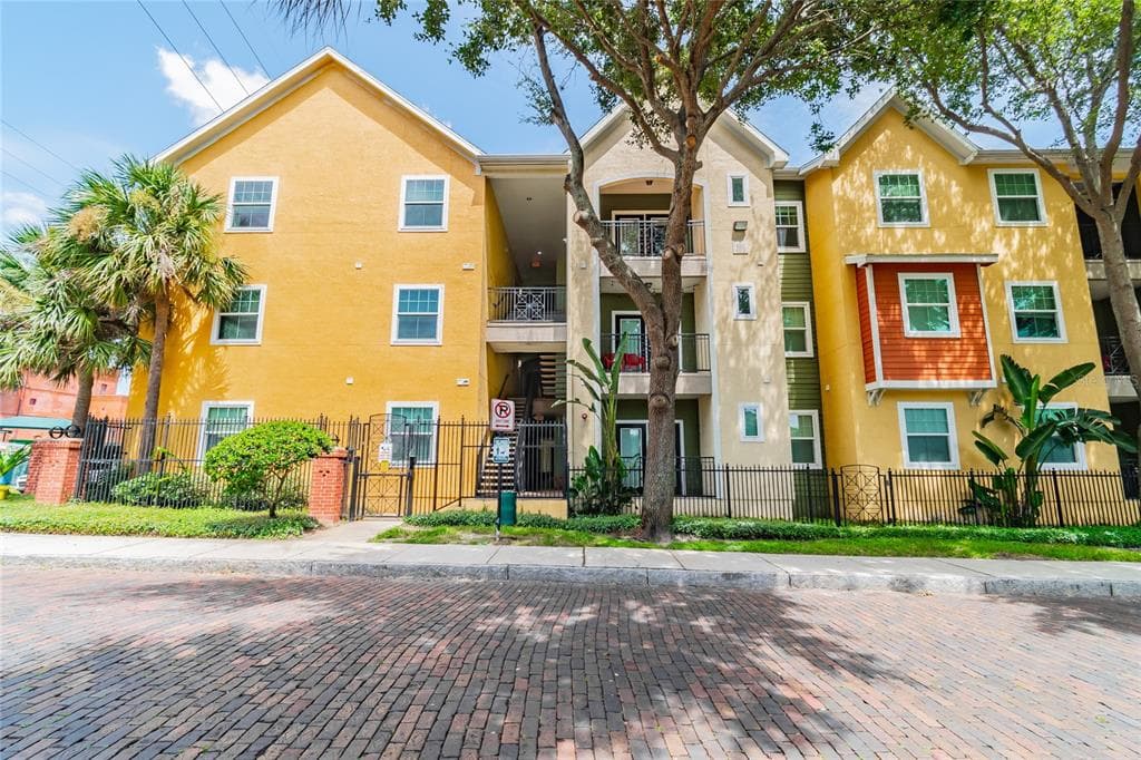1810 E PALM AVENUE UNIT 5207 TAMPA, FL 33605