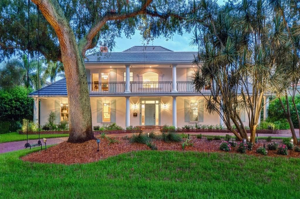 968 MONTEREY POINT NE ST PETERSBURG, FL 33704