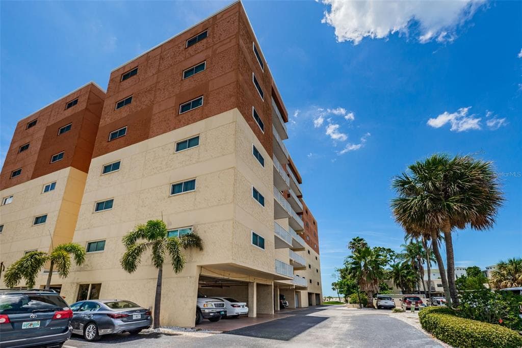 18320 GULF BOULEVARD UNIT 607 REDINGTON SHORES, FL 33708