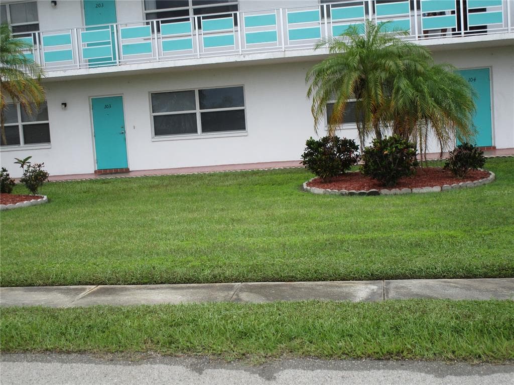 1950 59TH AVENUE N UNIT 104 ST PETERSBURG, FL 33714